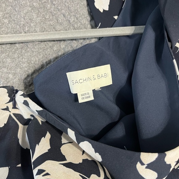 Navy and White Floral Dress - Picture 3 of 7